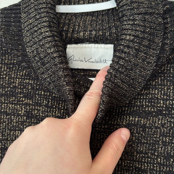 🎉4/30$🎉 Metallic Knit Mock Neck – Size XL - Picture 6 of 7